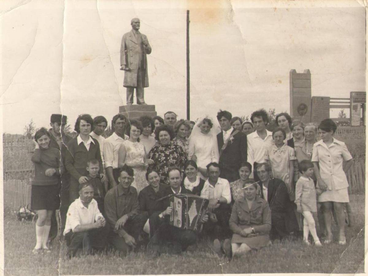 Украинцы. с. Свердловское. Свадьба Обревко Н. Ф. и Казак В.К. Фото 1974 г. Из семейного архива Дьяченко О.В. 1969 г. р.